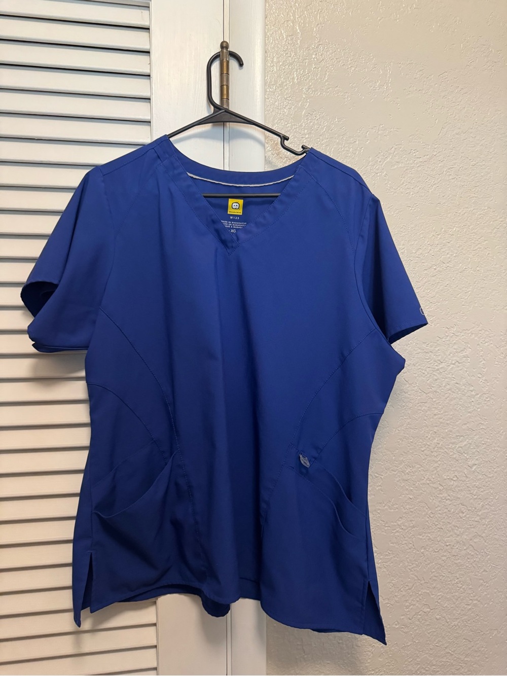 WonderWink Men’s Cobalt Blue V‑Neck Scrub Top